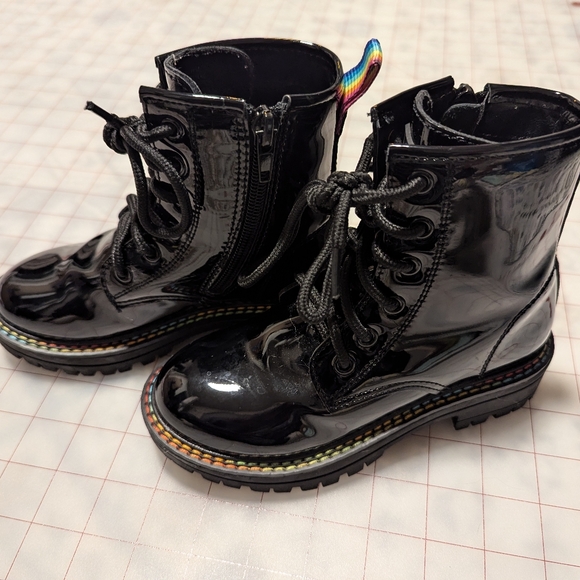 Girl's 11 Kurt Geiger London black patent rainbow combat boots lug sole - Picture 2 of 7